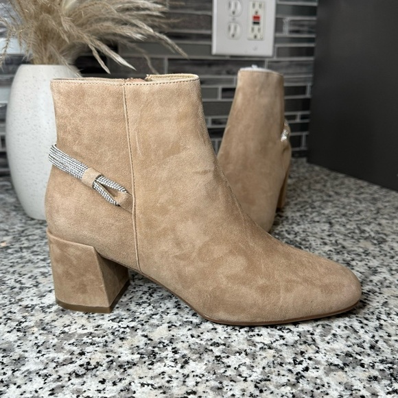 Vaneli | NWOB Shermy Heeled Ankle Booties Size 8 - Picture 1 of 10